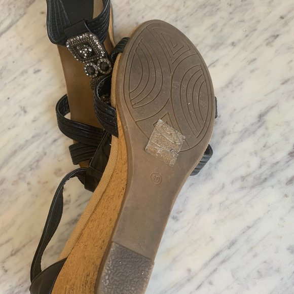 Beautiful Wedge Sandals size 9 - Picture 9 of 9